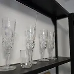 Modern For Business & - Apolonialiving Apartman *